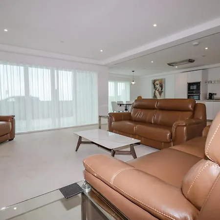 13 Cliff Edge Holiday home